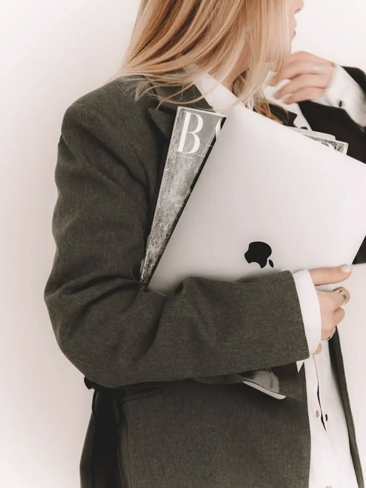 Ręce w geście połączenia